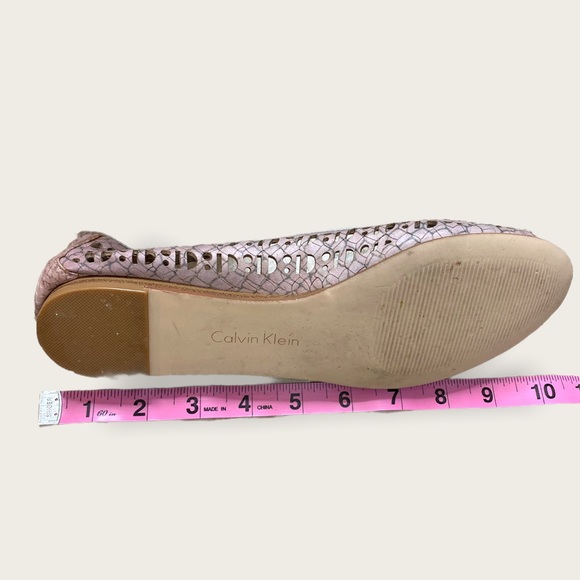 Calvin Klein [8M] Geometric Cut-Out Pink Snakeskin Print Round Toe Flats - Picture 14 of 14
